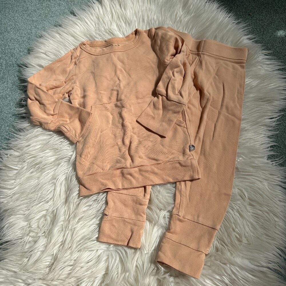 goumi kids peach lounge set size 4T